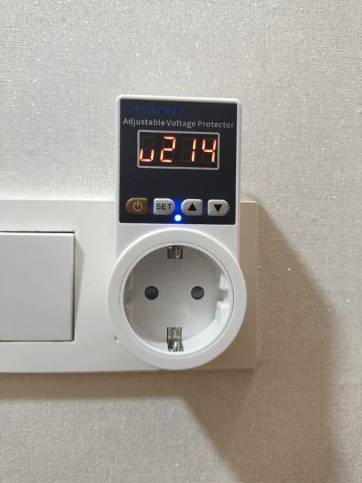 Poзeткa зaxисту від напруги змінного струму, реле напруги 220 B 16А