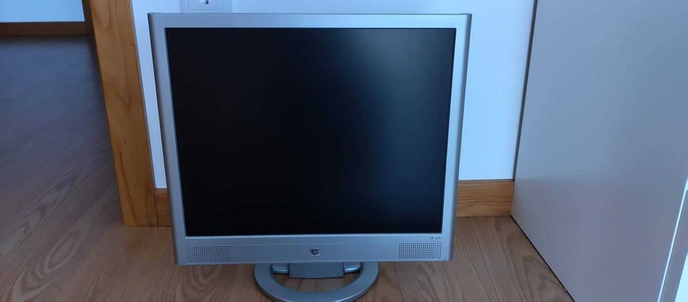 Monitor fino e teclado + acessórios HP