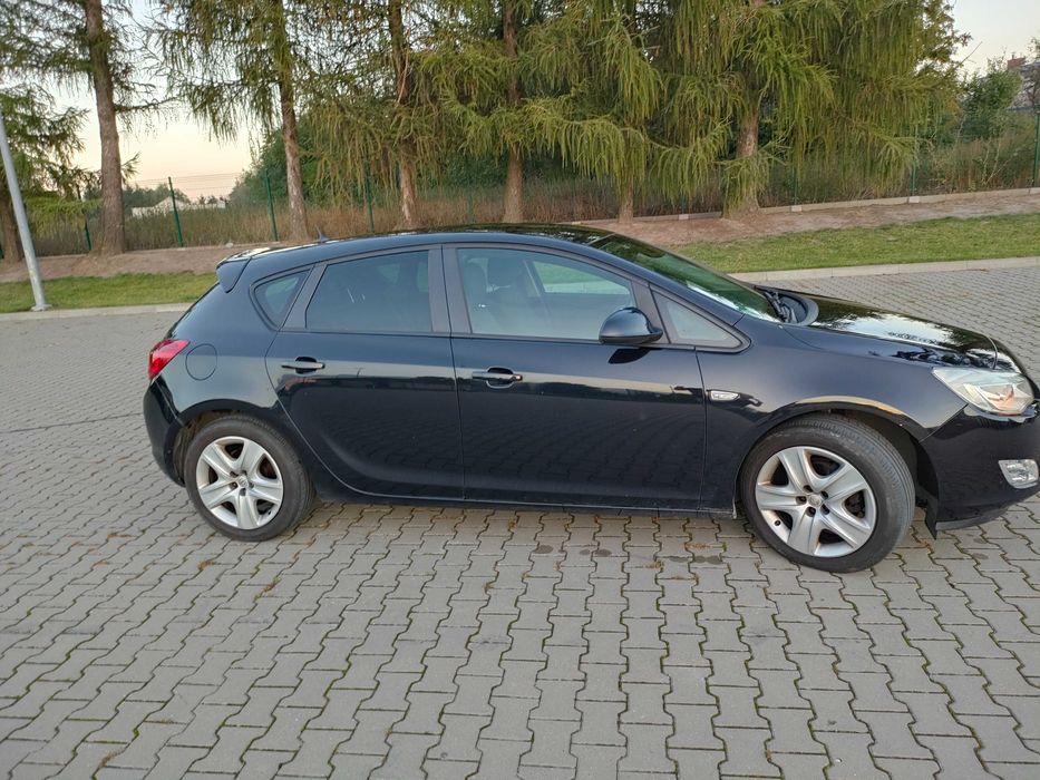 Sprzedam Opla Astrę J