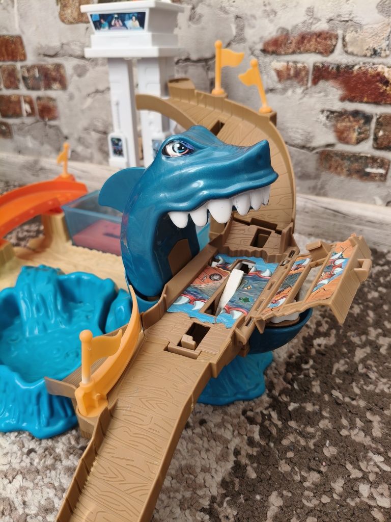Ігровий трек Mattel Hot Wheels: Полювання на акулу
