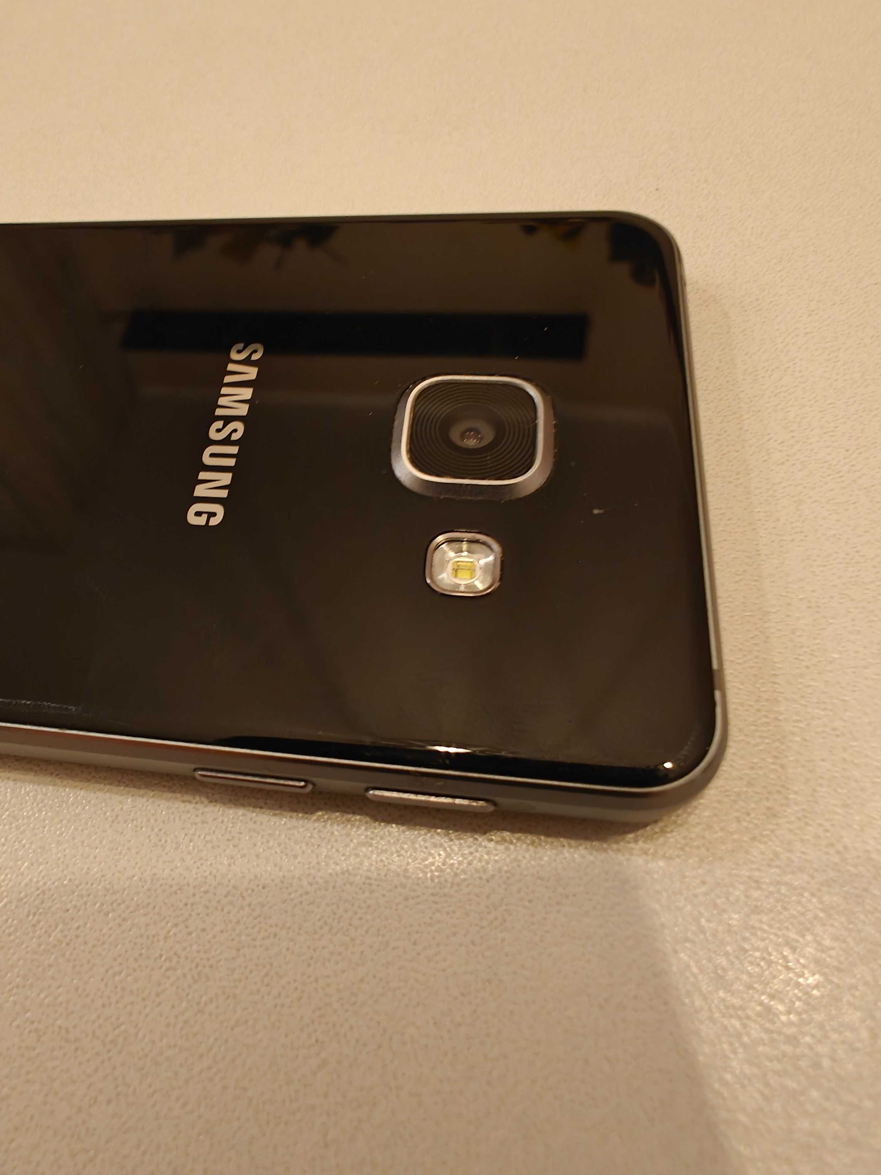 Smartfon Samsung Galaxy A3 2016 bez simlocka