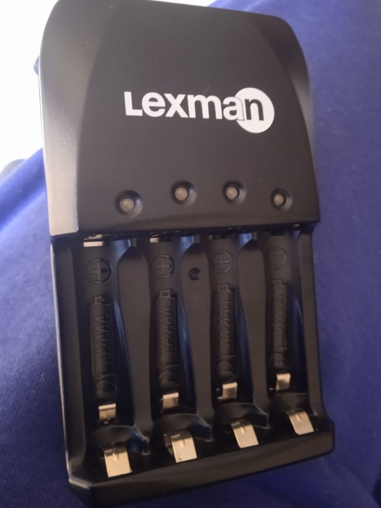 Carregador de pilhas  Lexman AA-AAA, novo sem uso