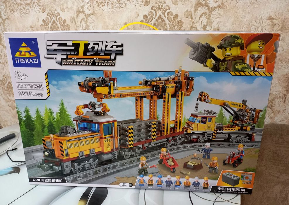 Конструктор KAZI 98253 "Електрический поезд-путеукладчик "