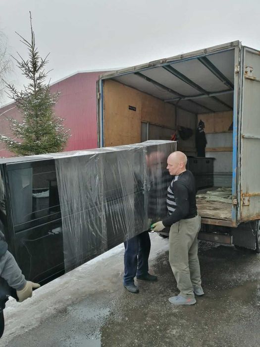 Вантажоперевезення . Вантажники . Вантажні перевезення