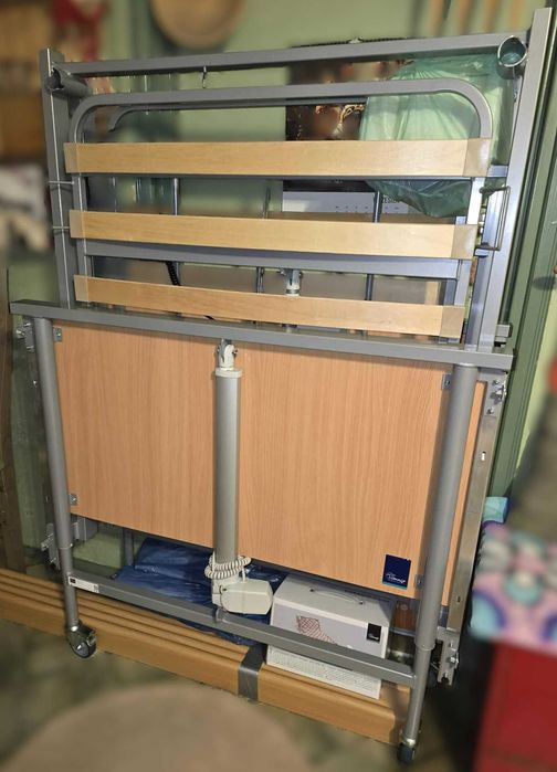Łóżko rehabilitacyjne - jak nowe, 100% sprawne + stolik