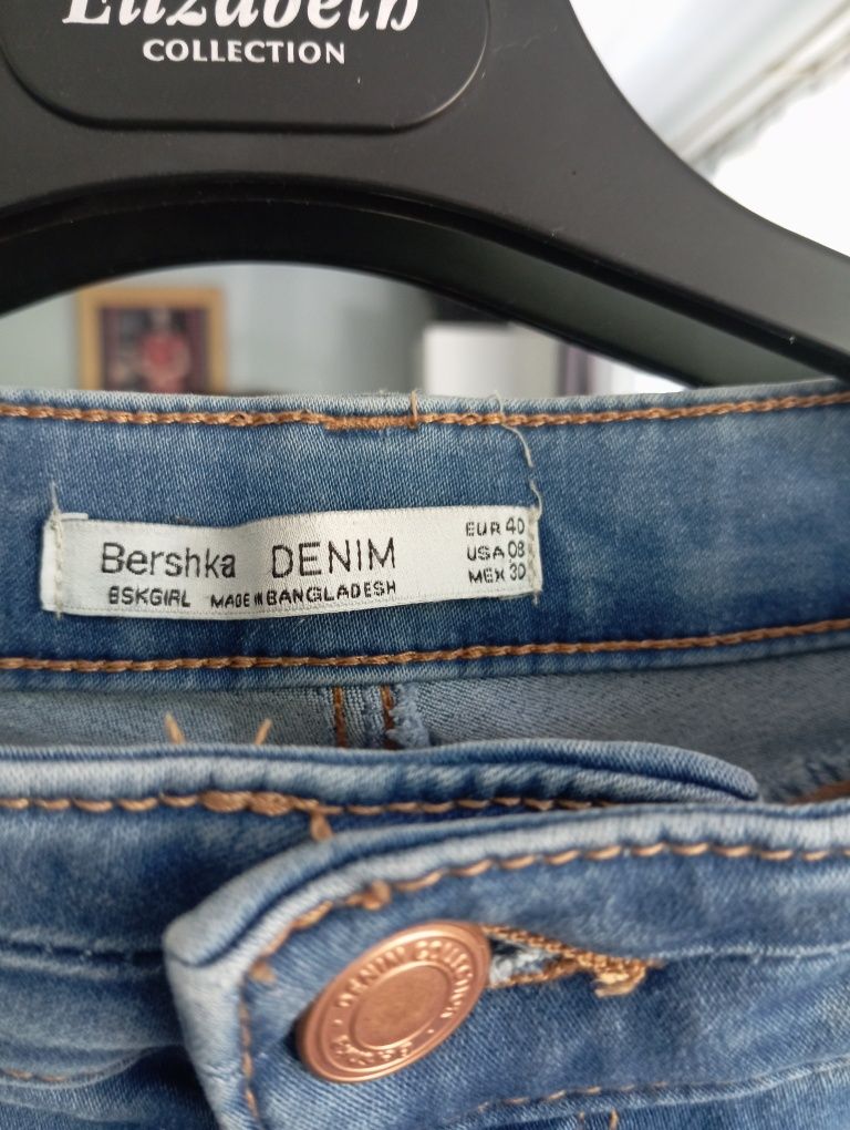 Spodnie jeansy Bershka 40