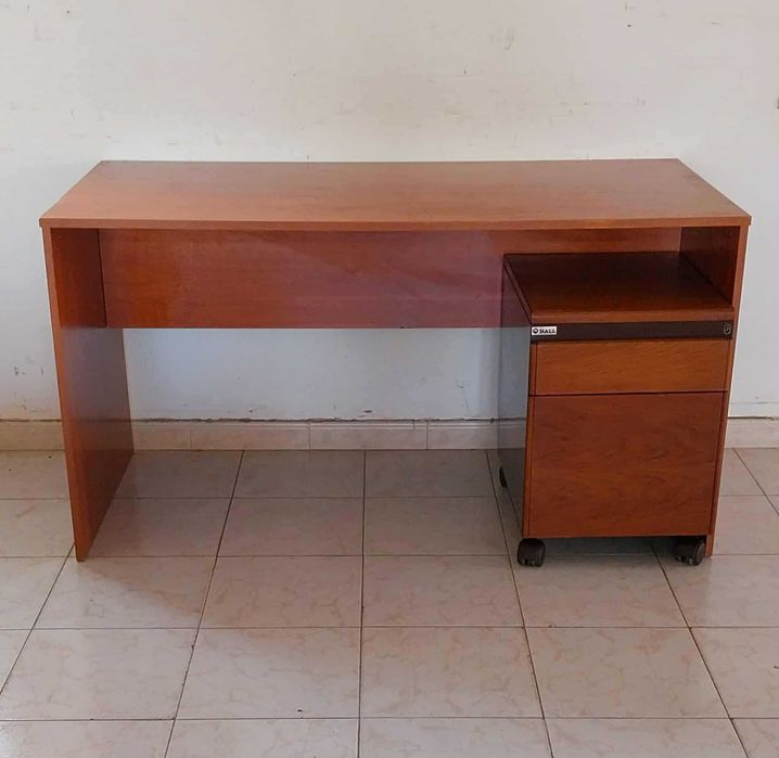 Secretária com Bloco de Gavetas rodado da Antiga RALL