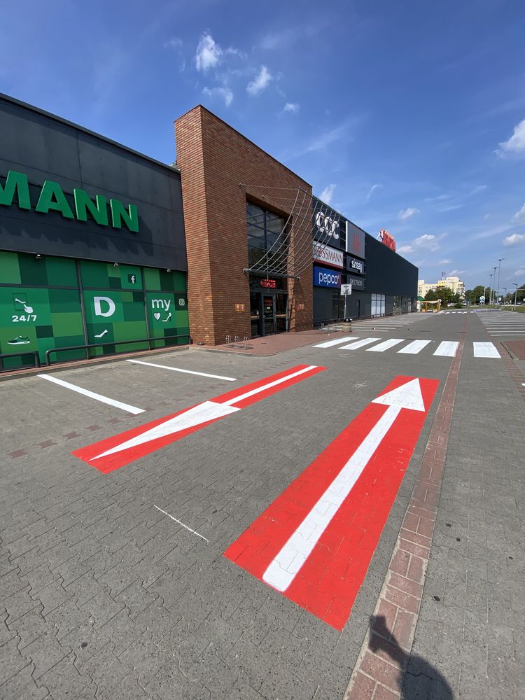 Oznakowanie poziome znaki drogowe malowanie pasów parkingów