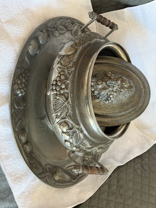 Antiga Terrina em Estanho com Pegas em Madeira – Excelente Estado