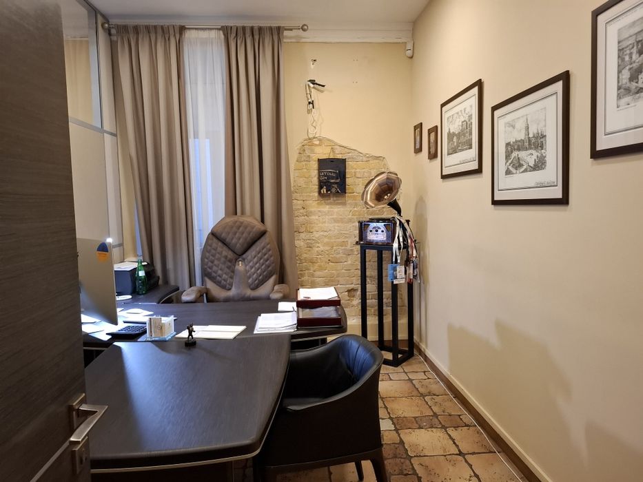 Оренда 220 кв м 1-й пов.фасаду,все вкл.без меблів з 1.01.25 Центр По