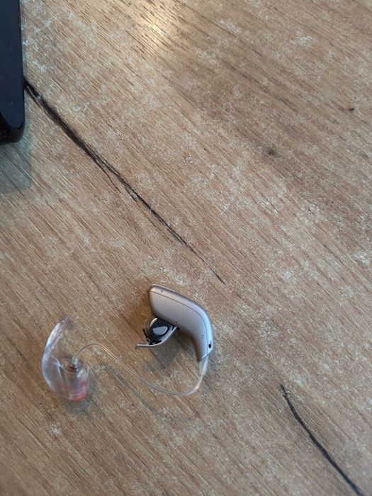 Sprzedam aparat słuchowy  na prawe ucho