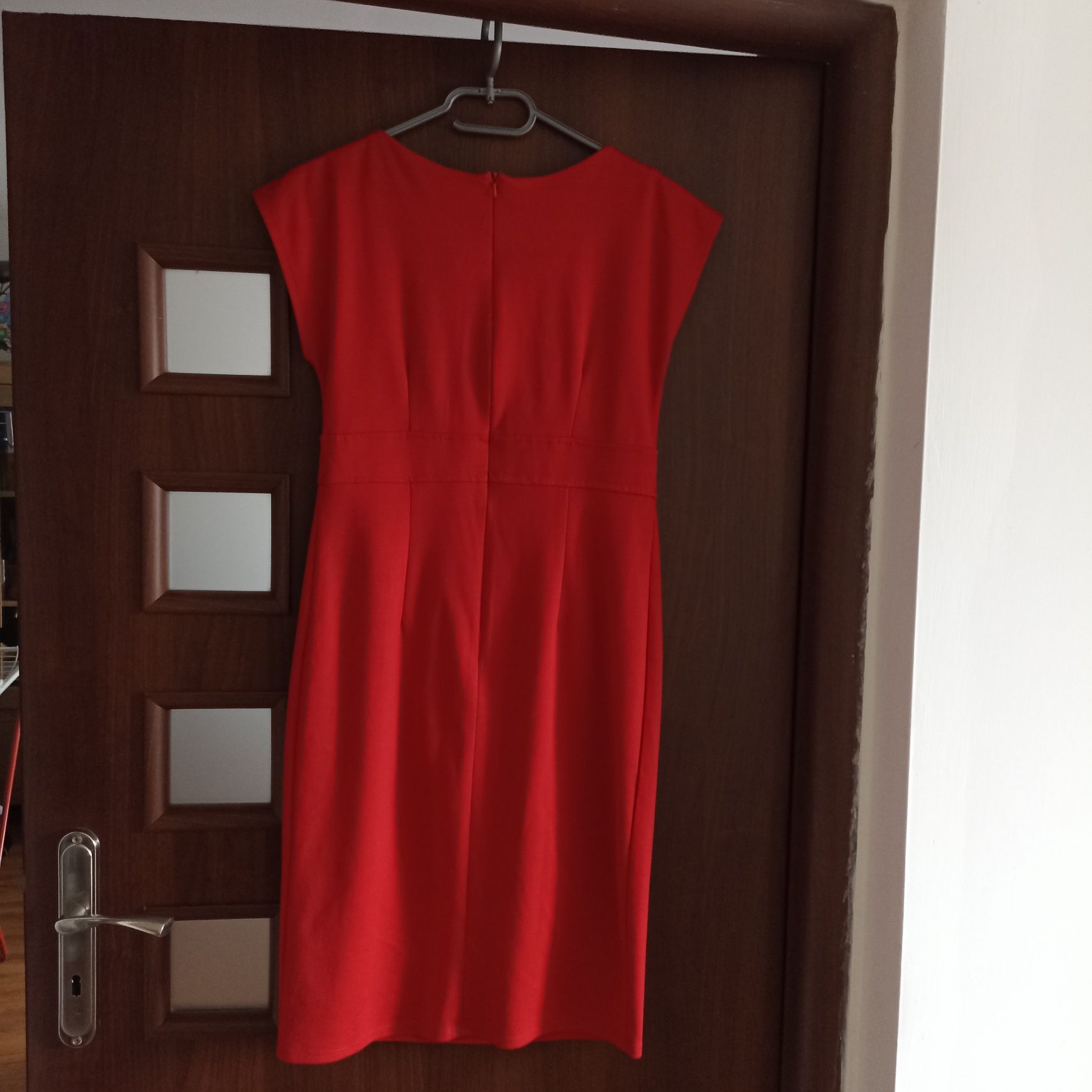Czerwona sukienka elegancka wesele 38