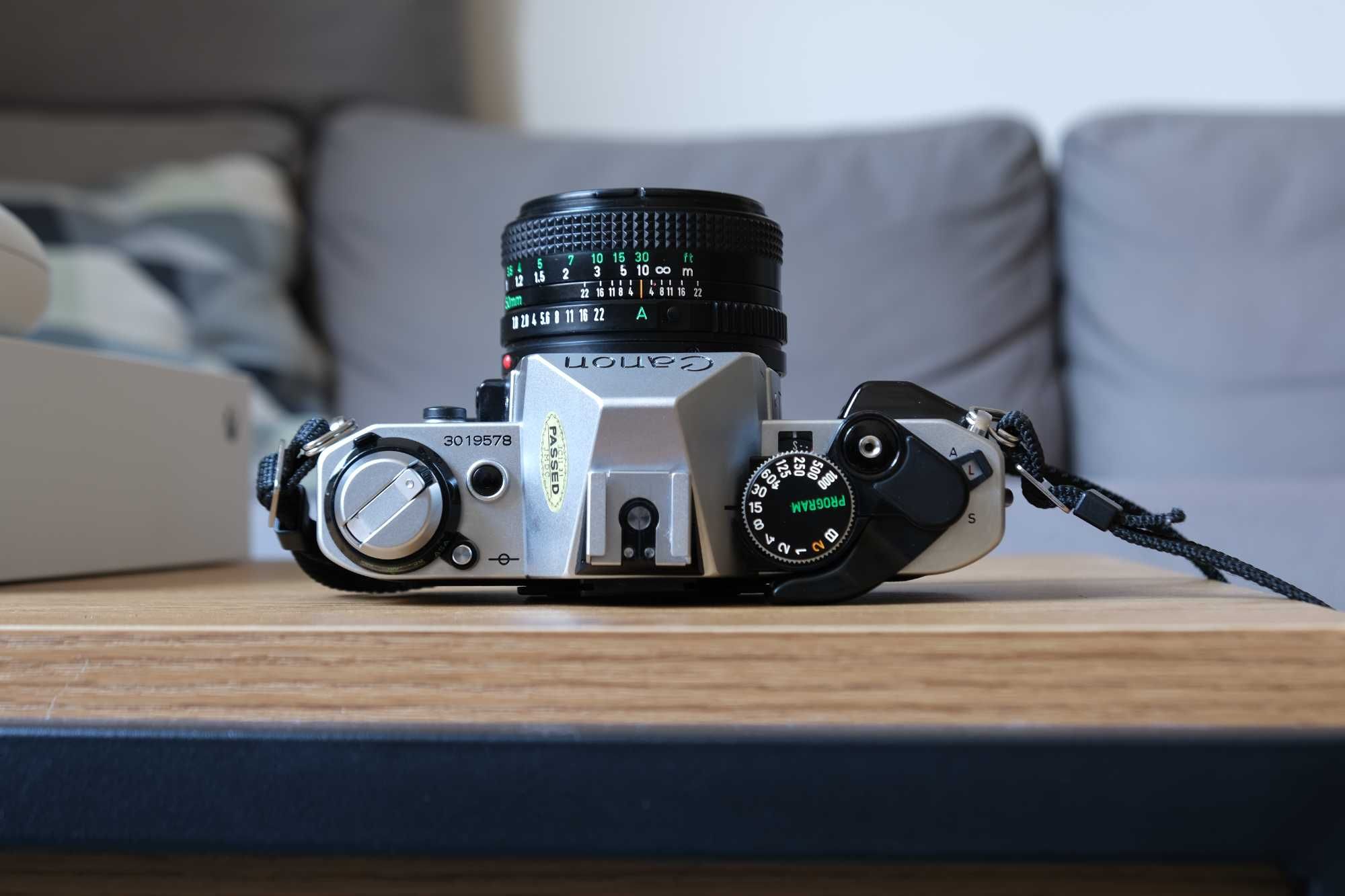 Canon AE-1 Program z Obiektywem FD 50mm + Dodatki