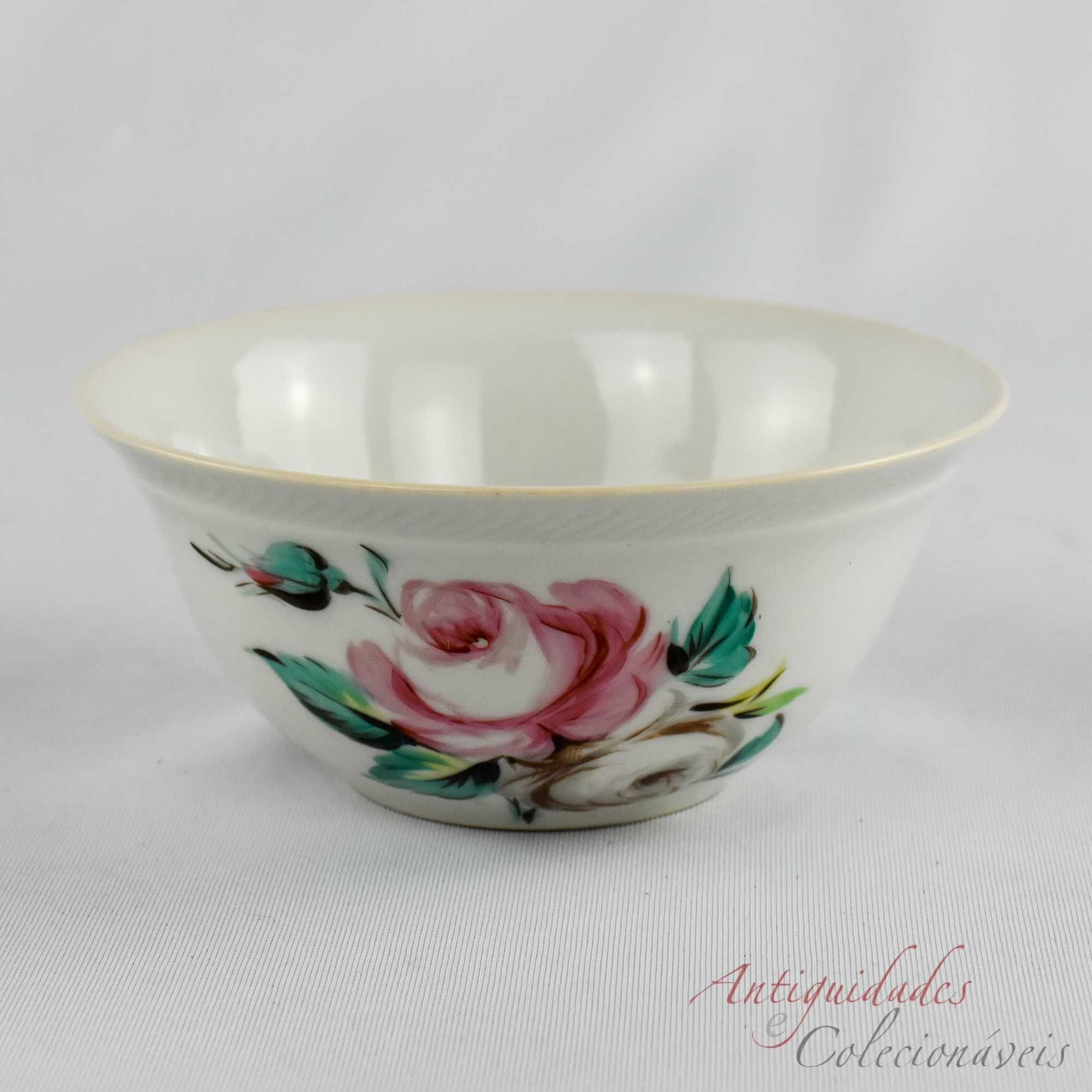 Taça / Tigela em porcelana Artibus, decorada com flores