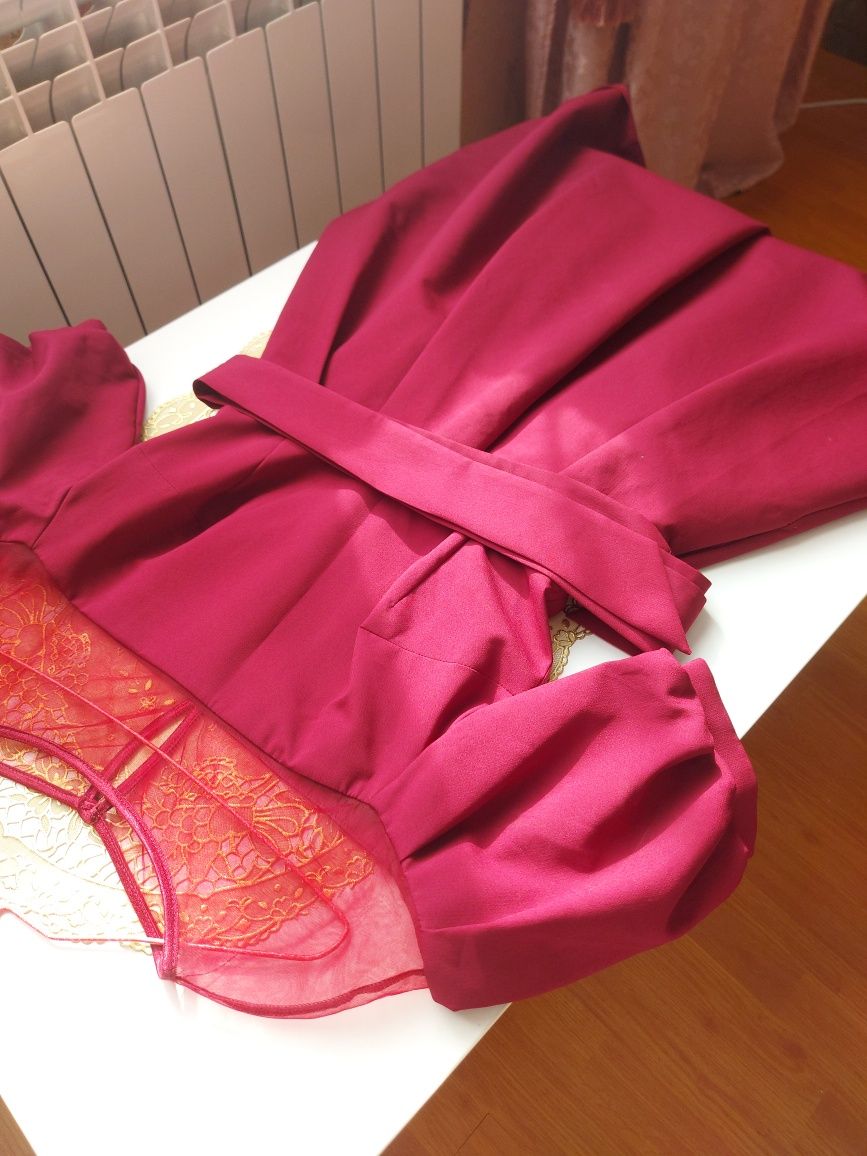 Сукня бордового кольору