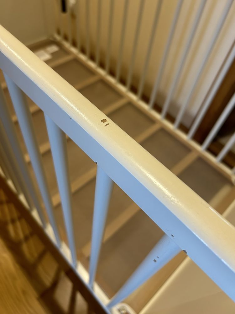 Berço e colchão ikea