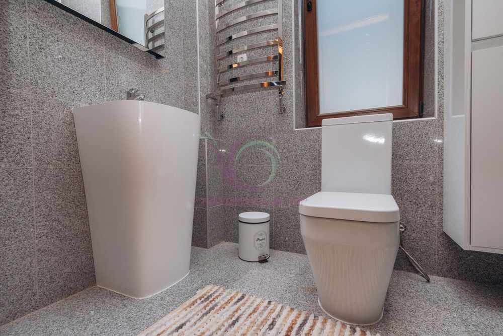 Здається в оренду будинок на 3 поверхи по вул. Достоєвського