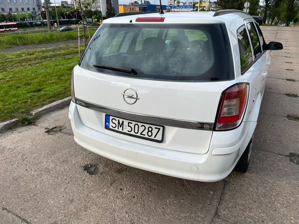 Opel astra h 1.6 benzyna