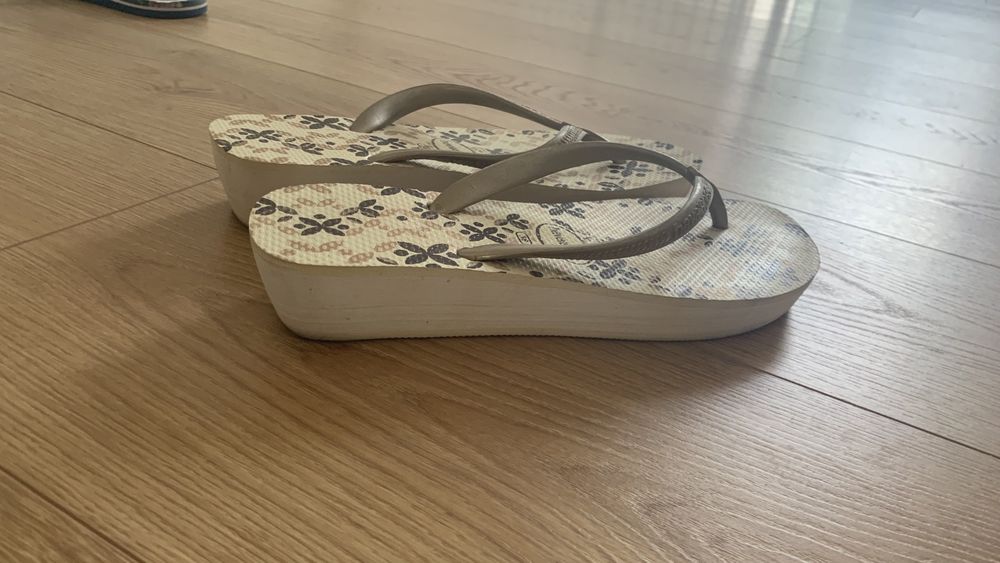 Havaianas salto alto