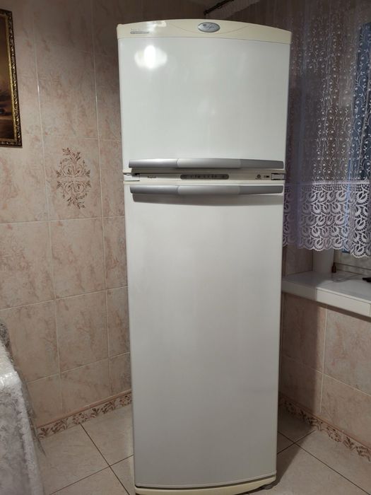 Продам двокамерний холодильник Whirlpool ARC 4020 No Frost