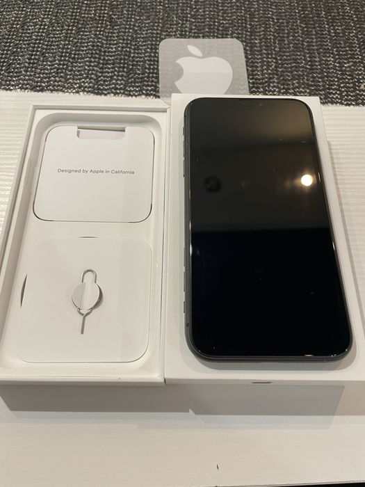 iPhone 11 64GB czarny Stan bardzo dobry