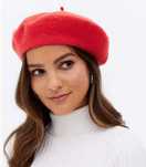 Moherowy beret damski w stylu francuskim czerwony z antenką