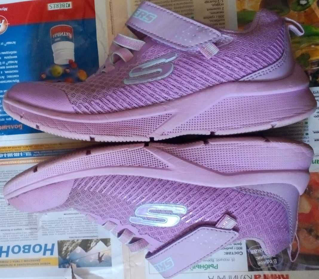 девочке фирменные  skechers кроссовки