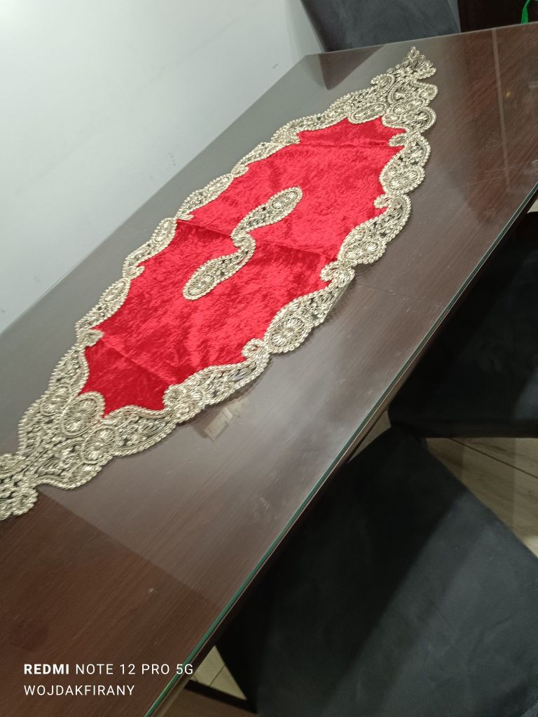 Bieżnik czerwony  welur z koronką 120x55cm