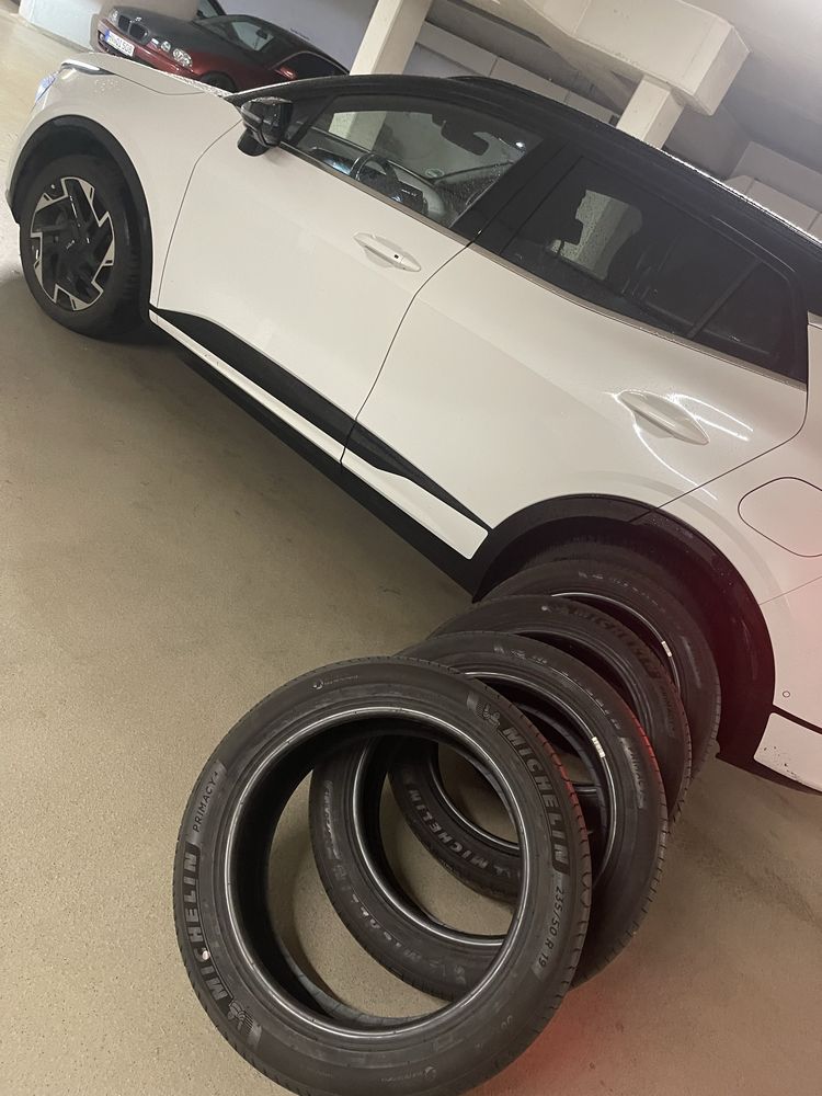 Nowe opony 235/50 r.19