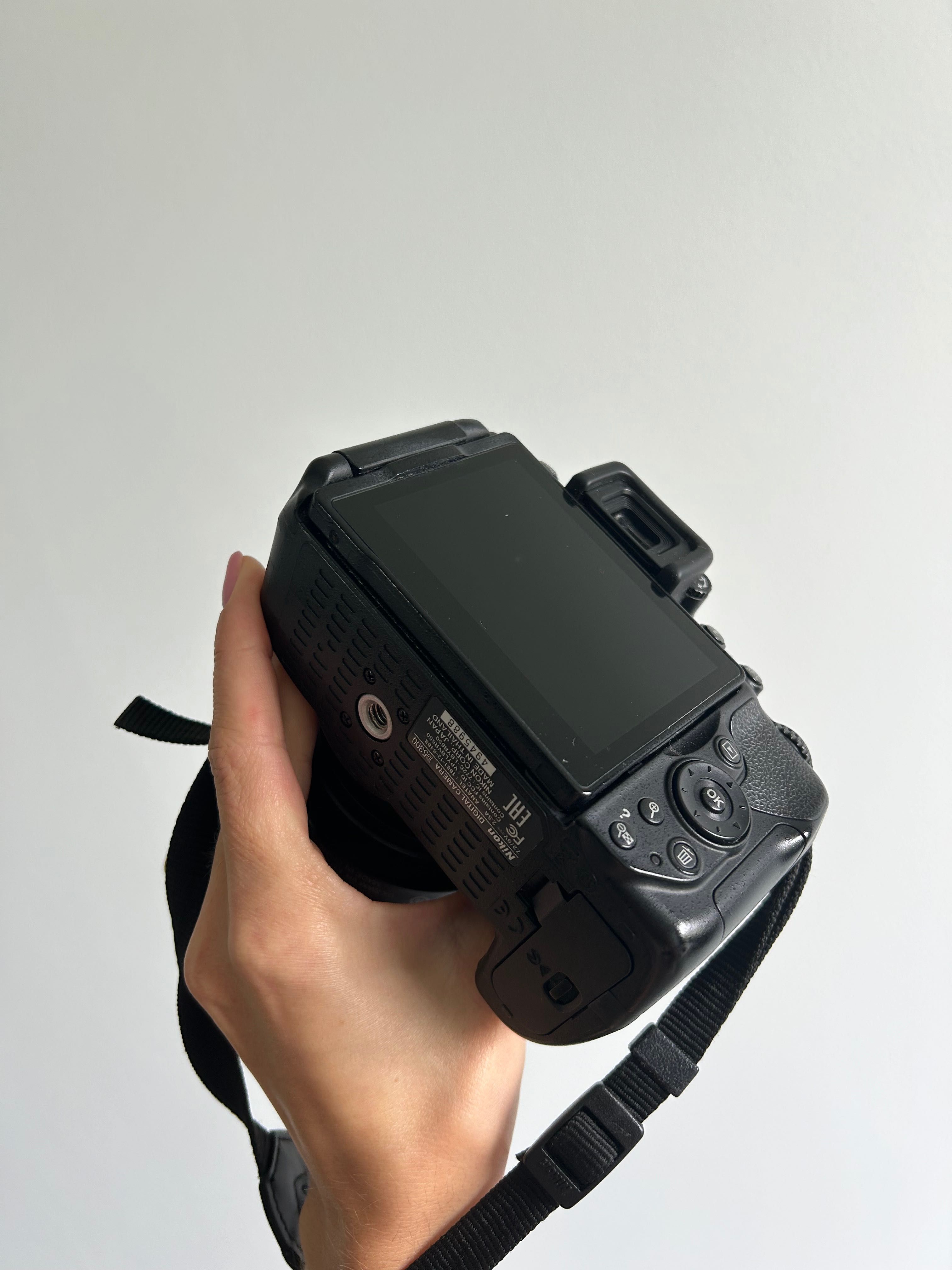 Nikon D5300 korpus + obiektyw Nikkor 18-105 f. 1: 3.5-5.6 G