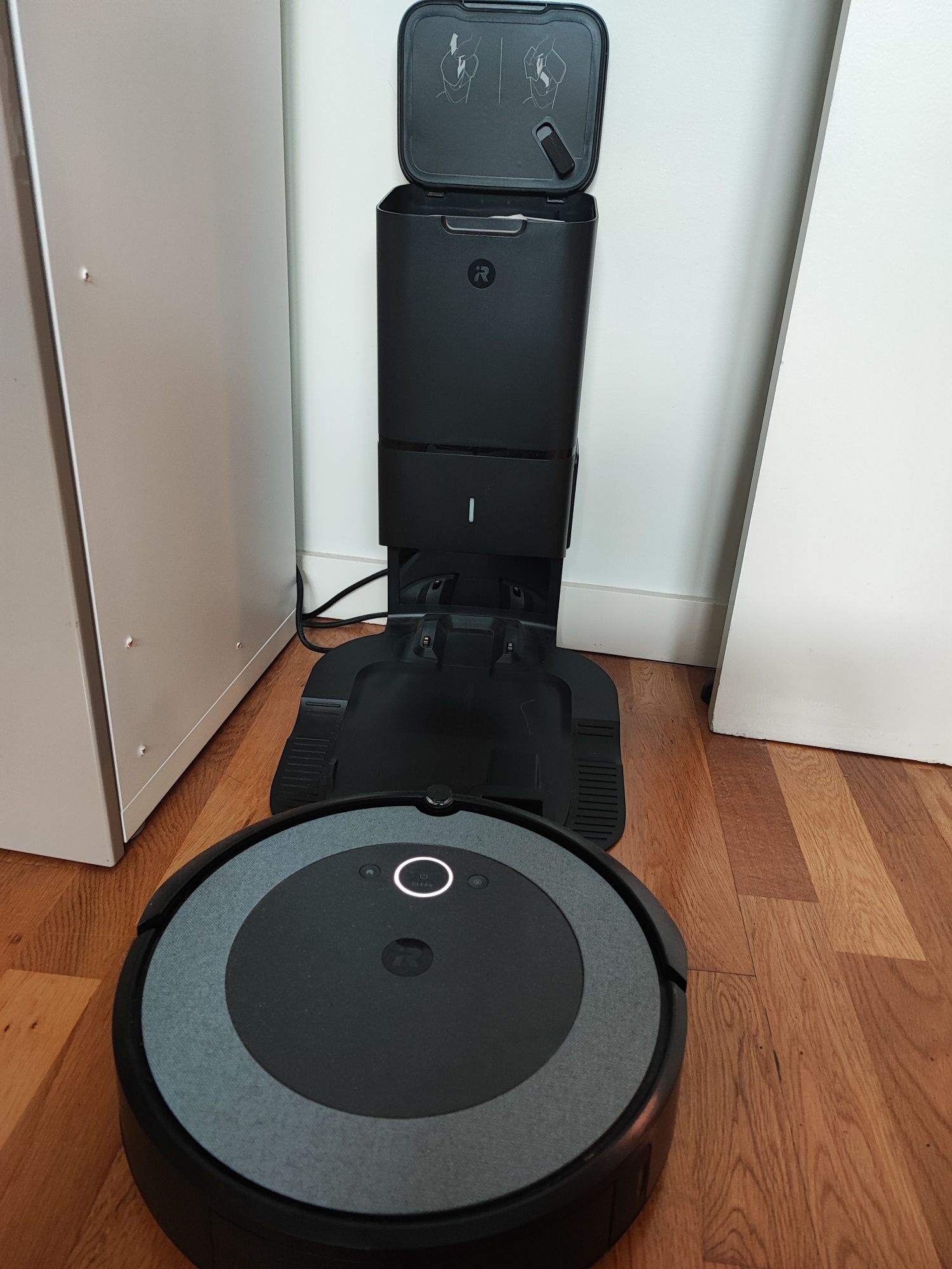 Roomba i3+ Aspirador+estação p/ esvaziar lixo sozinho