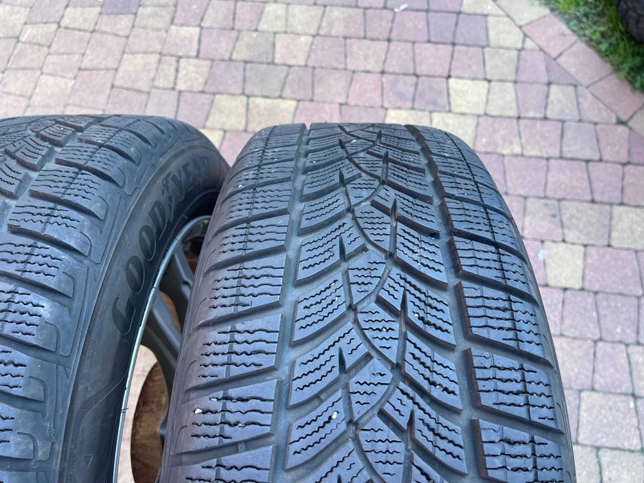 3934. Opony zimowe 215/60/17 Goodyear 6.3mm 2022r cena za 2szt