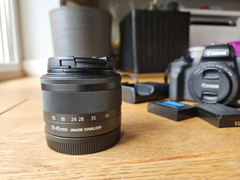 Canon EOS M50 + 15-45mm + 22mm f2 + 3 baterie stan BDB aparat