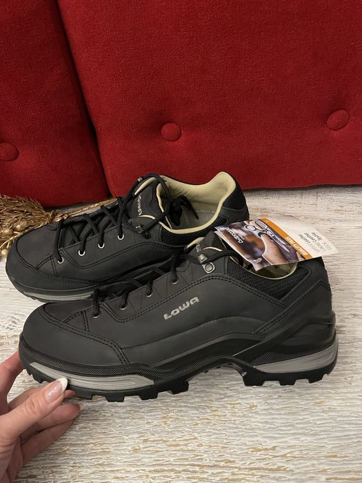 Lowa,оригінал,із натурального нубука,розмір 41 1/2,устілка 27