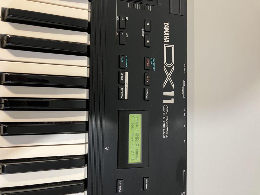 Yamaha DX11 - Vintage Synth