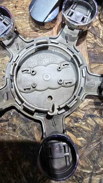 Oryginalne dekielki pajączki AUDI a4 b7