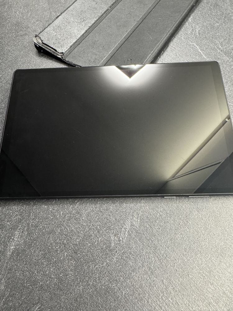 планшет Lenovo TB-X606F