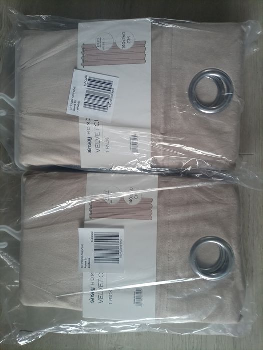 2 zasłony SINSAY beżowe zestaw dwóch zasłon aksamitnych welurowych