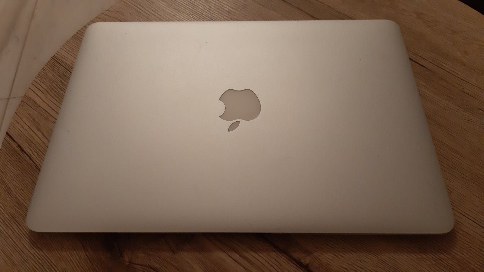 Laptop MacBook Air A1466 (2014} i5/SSD256GB/4GB bateria222cykli