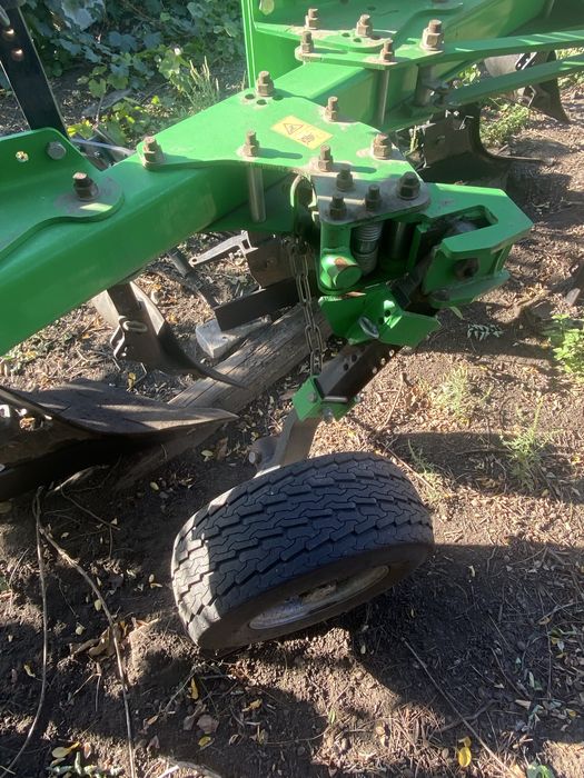 Плуг оборотний понм 3+1 с предплужниками