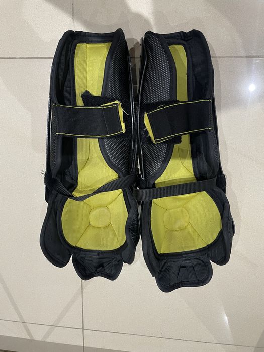 Nagolenia Hokejowe 13” CCM 3092