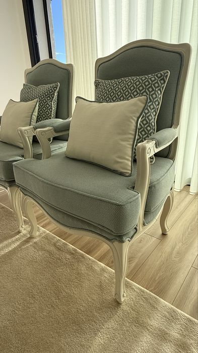 Cadeirões KA International  como novos