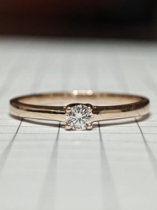 Золота каблучка, з діамантом, 585 проба.