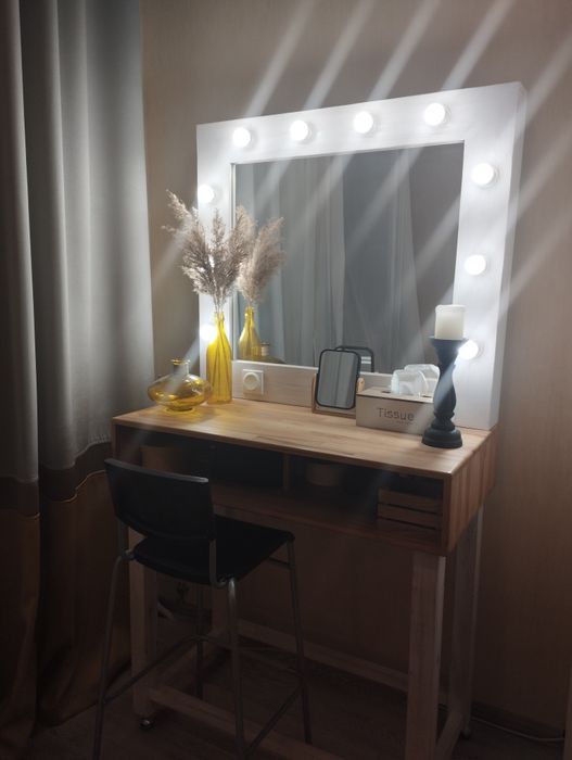 Стіл для бровіста,візажиста,гримериний стіл