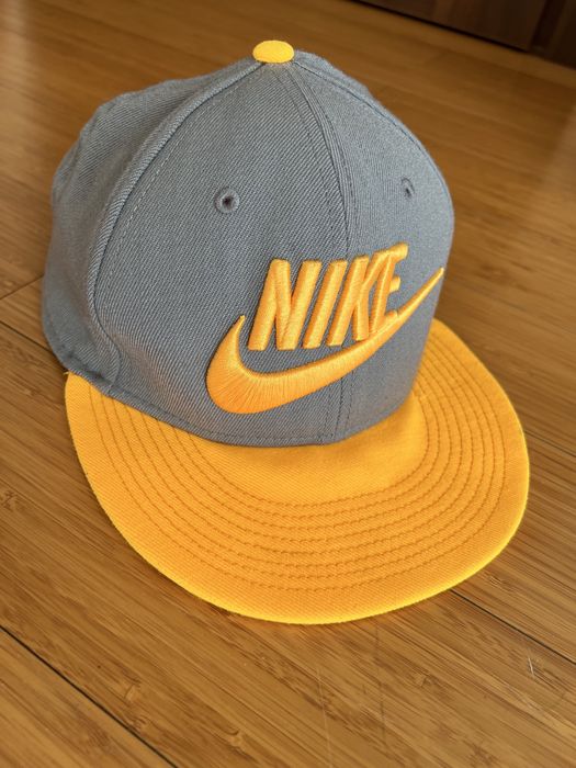 Nike True SnapBack Oryginalna czapka z daszkiem szara żółta