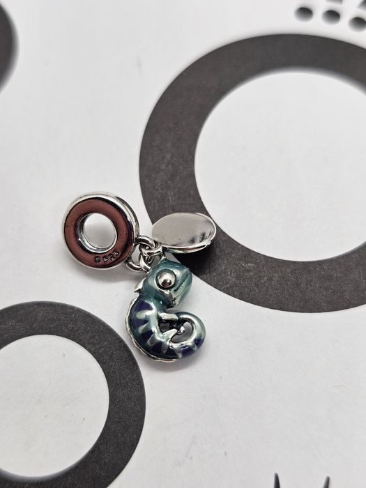 Zawieszka charms kameleon świecący s925