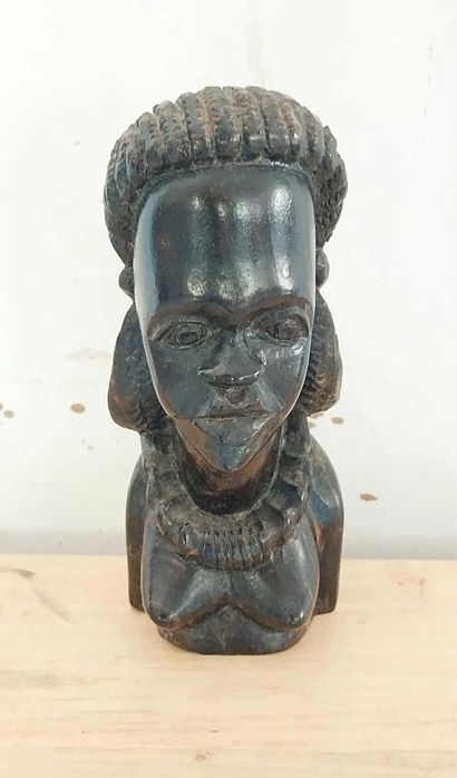 Arte Africana Antiga - Busto de Sr.ª em madeira Esculpida