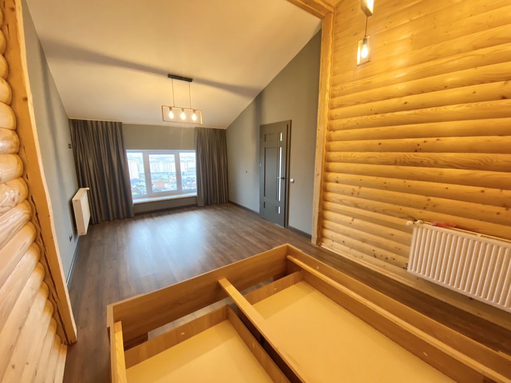 Продається 2 к. квартира . Пасічна. Левада. Ярковиця. Ремонт. 83 м².