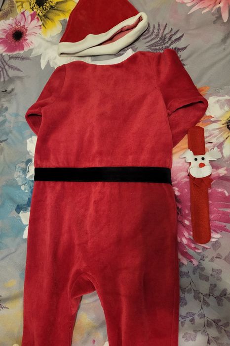 Strój Św. Mikołaja rampers z czapką r. 80