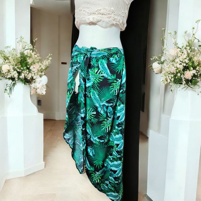 Spódnica damska plażowa House 100% wiskoza tropikalny wzór asymetryczn